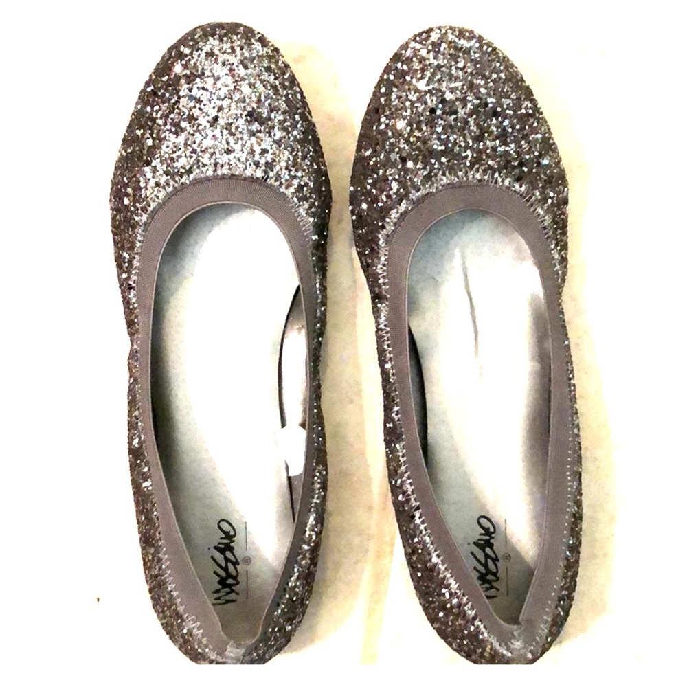 EUC size 9 silver / gray sparkle Mossimo flats